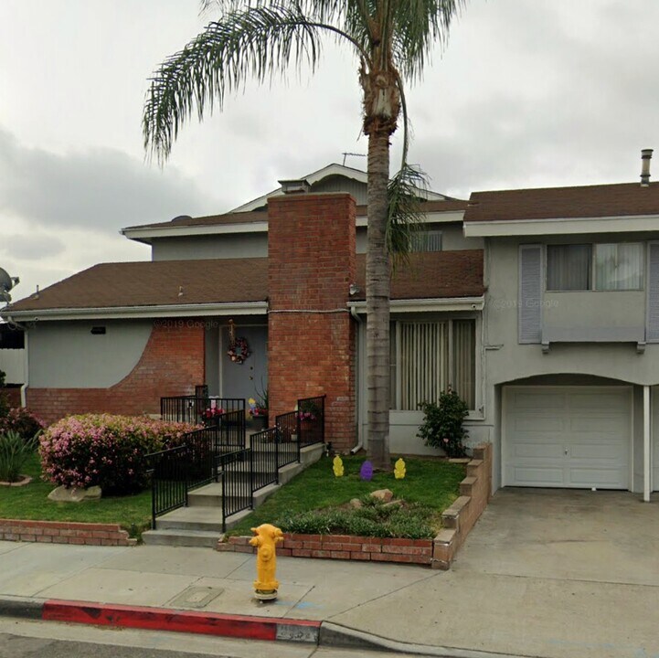 9902 W Broadway in Anaheim, CA - Building Photo