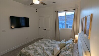 693 S Taylor Creek Dr, Unit Bedroom 3 Back in Washington, UT - Building Photo - Building Photo