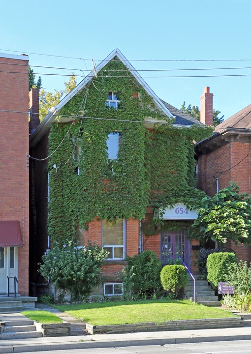 654 Main St E in Hamilton, ON - Building Photo
