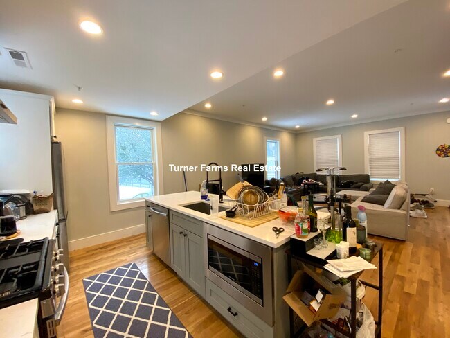 199 Boylston St, Unit 1 in Brookline, MA - Building Photo - Building Photo