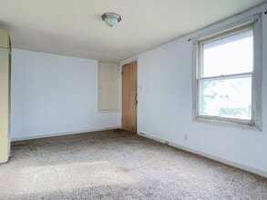 704 W 6th Ave in Hutchinson, KS - Building Photo - Building Photo