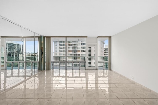 1408 Brickell Bay Dr in Miami, FL - Building Photo - Building Photo