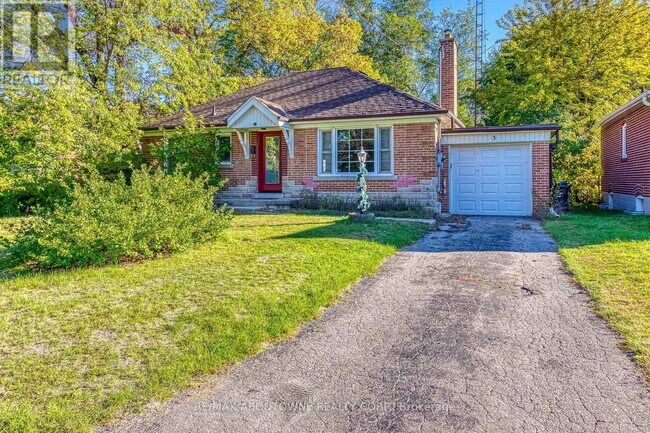 property at 3 Glenn Murray Dr