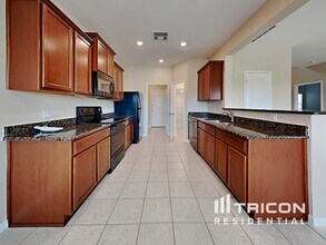 100 Comanche Plains Rd in La Marque, TX - Building Photo - Building Photo