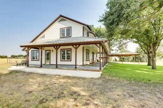 1616 Co Rd 463 in Coupland, TX - Building Photo - Building Photo