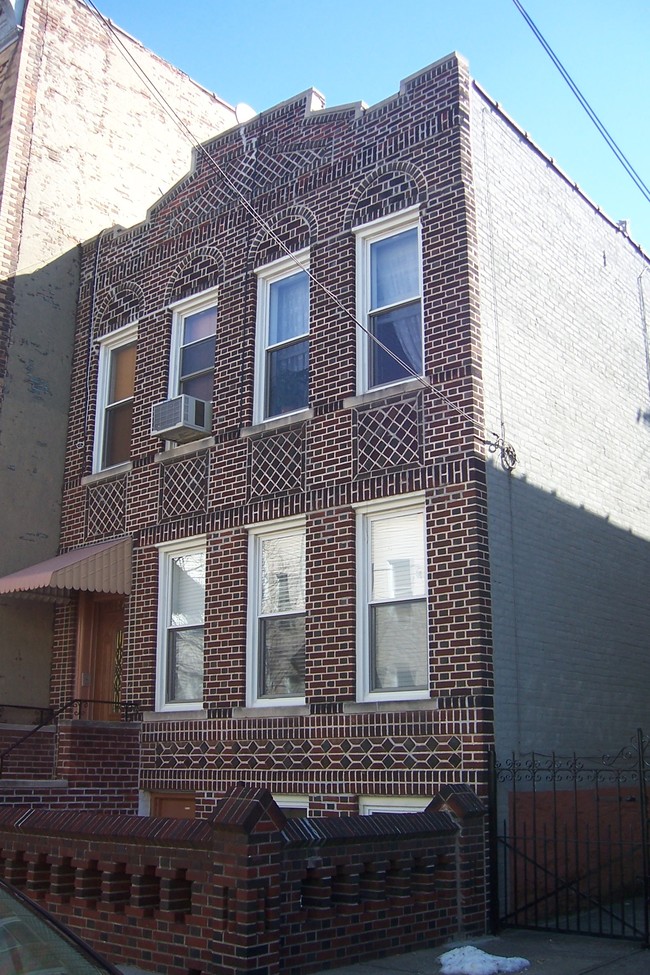 18-70 Himrod St in Flushing, NY - Building Photo - Building Photo