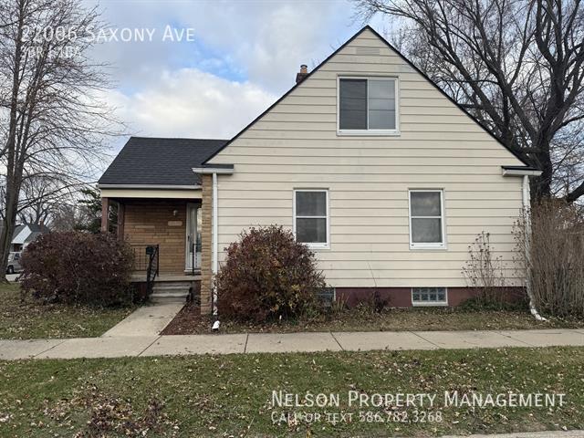 22006 Saxony Ave in Eastpointe, MI - Building Photo