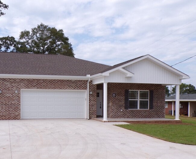 323 Lowe Dr in Enterprise, AL - Building Photo - Building Photo