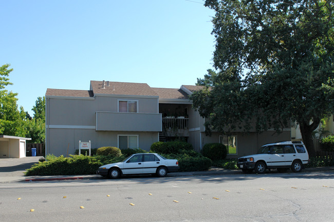 2900 Yulupa Ave in Santa Rosa, CA - Building Photo - Building Photo