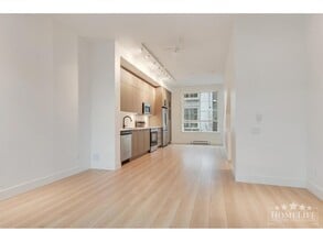 2838 Livingstone Ave in Abbotsford, BC - Building Photo - Building Photo