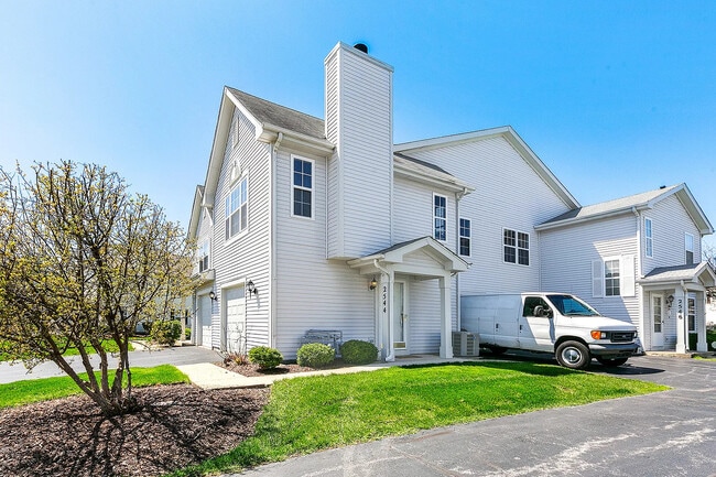 2544 Dickens Dr in Aurora, IL - Building Photo - Building Photo