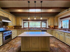 4 Palentine Rd in Santa Fe, NM - Building Photo