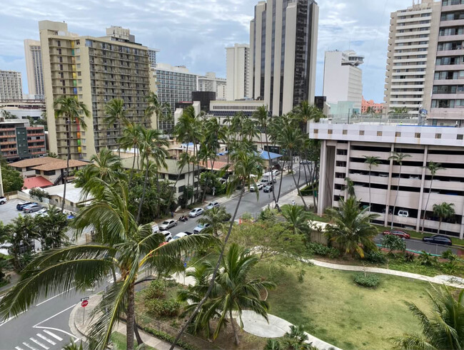 440 Seaside Ave, Unit 808 in Honolulu, HI - Building Photo - Building Photo