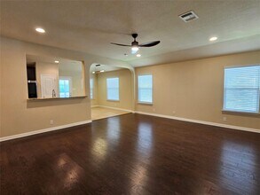 13708 Loleta Way in Austin, TX - Foto de edificio - Building Photo