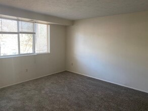 329 Ridge Point Cir, Unit 23 in Bridgeville, PA - Foto de edificio - Building Photo