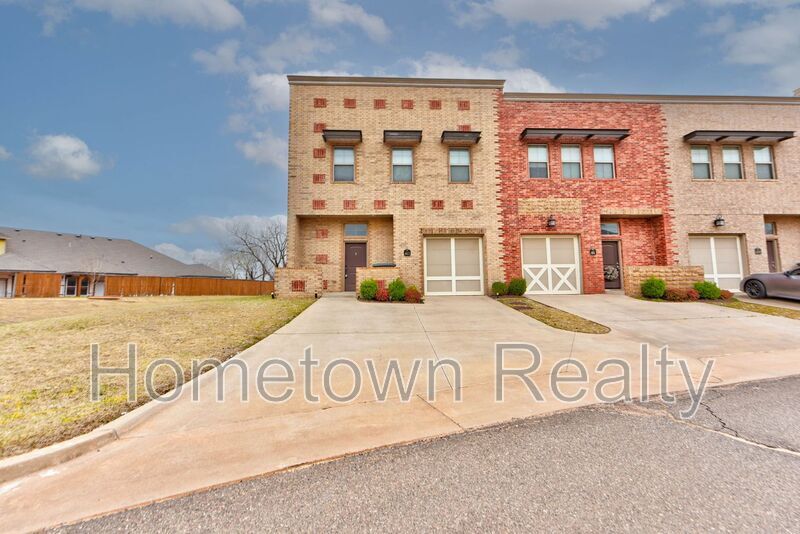 463 S Fretz Ave in Edmond, OK - Building Photo