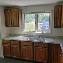 49 Pine Hill Rd in Berwick, ME - Building Photo - Building Photo