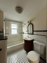 31 Puritan Rd, Unit 2 in Somerville, MA - Foto de edificio - Building Photo