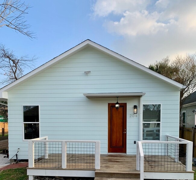 property at 204 E 30th St
