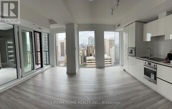 238 Simcoe St in Toronto, ON - Building Photo - Building Photo