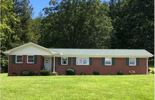 27 Gardenia Dr in Beverly, WV - Building Photo