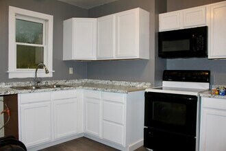 16 Bowling Ln, Unit 16 in Bradford, RI - Building Photo - Building Photo