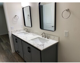 16040 171st Ave SE in Monroe, WA - Foto de edificio - Building Photo