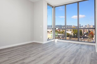 Ella Marie Apartments in Portland, OR - Building Photo