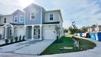 2746 Skyline Lp in Kissimmee, FL - Building Photo