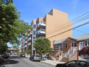 Village Terrace Condominiums in Brooklyn, NY - Building Photo - Building Photo