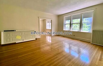 16 Alton Pl in Brookline, MA - Building Photo - Building Photo