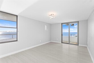 5555 Collins Ave, Unit 14N in Miami, FL - Building Photo - Building Photo