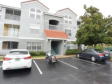 18001 Richmond Pl Dr in Tampa, FL - Foto de edificio - Building Photo