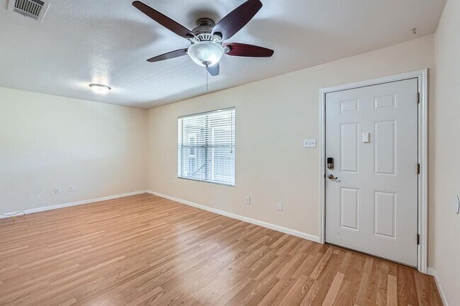 2450 Ashdale Dr in Austin, TX - Building Photo - Building Photo