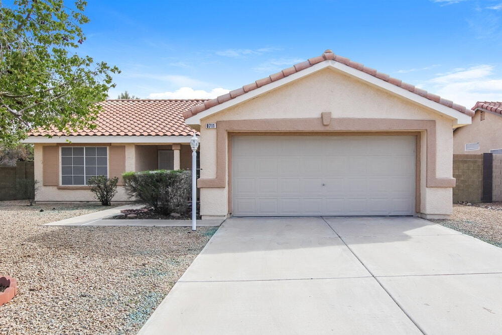 8711 W Marconi Ave in Peoria, AZ - Foto de edificio