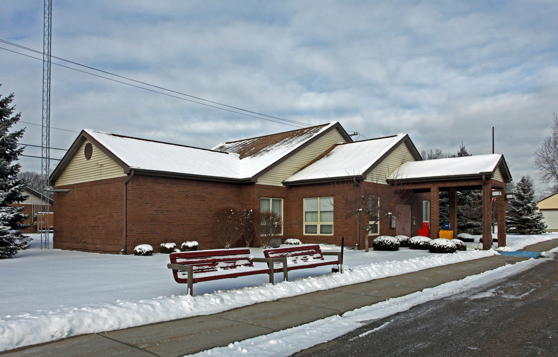 Newburgh Village in Livonia, MI - Foto de edificio