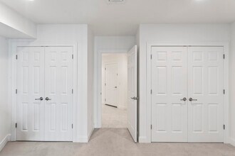 403 Copper Square Dr in Bethel, CT - Building Photo - Building Photo