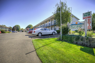 West Hills Village in Eugene, OR - Building Photo - Building Photo