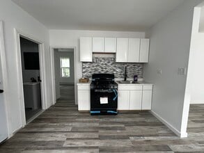 210 Woodlawn Terrace in Waterbury, CT - Building Photo - Building Photo