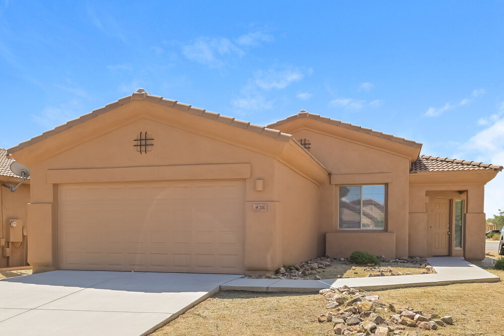 306 E Calle CERITA in Green Valley, AZ - Building Photo