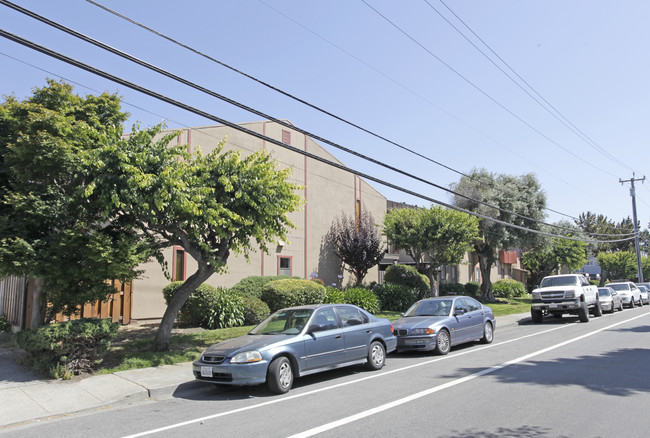 2345-2371 Fairway Dr in San Leandro, CA - Building Photo - Building Photo