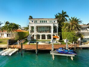 1460 S Treasure Dr in North Bay Village, FL - Building Photo - Building Photo