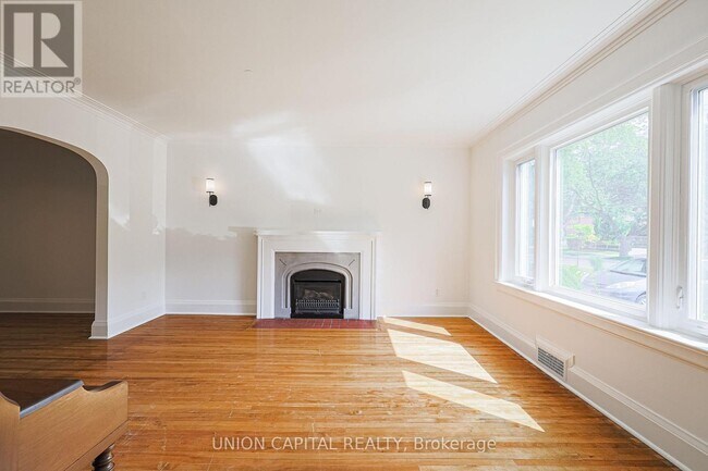 1064 Royal York Rd in Toronto, ON - Building Photo - Building Photo