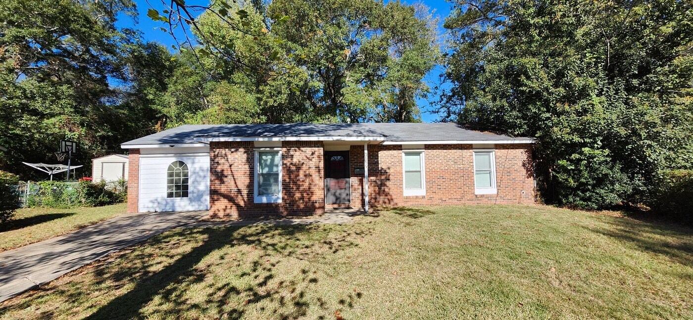 3669 Surrey Ln in Columbus, GA - Building Photo