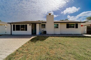7849 86th Way N in Seminole, FL - Building Photo