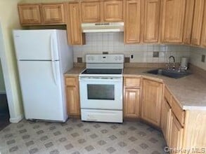 21 Garden St in Farmingdale, NY - Foto de edificio - Building Photo