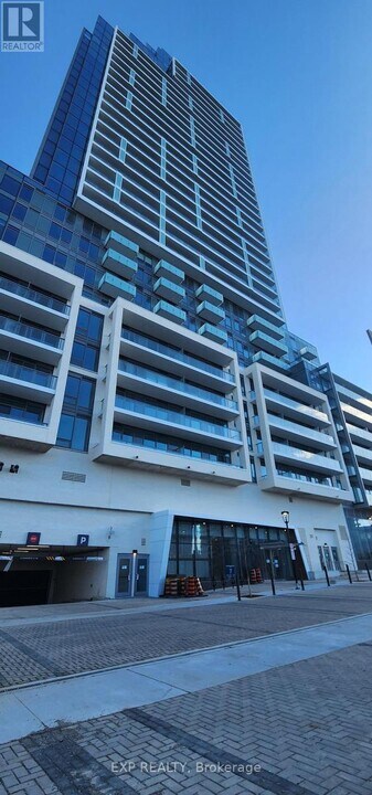 7-N527 Golden Lion Heights in Toronto, ON - Building Photo