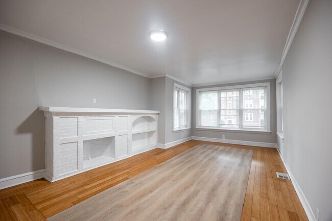 property at 6304 N Oakley Ave