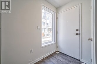 151 Honeycrisp Cres in Vaughan, ON - Building Photo - Building Photo