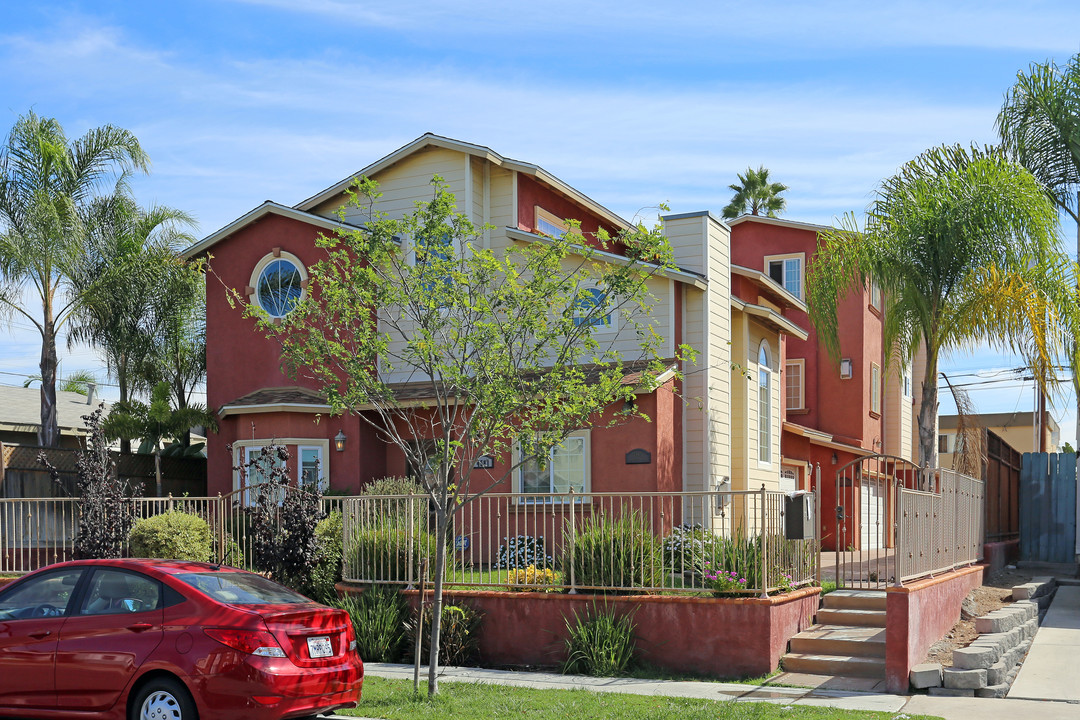 4581-4585 Bancroft St in San Diego, CA - Building Photo